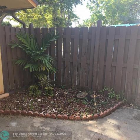 102 Briarwood Hollywood FL 33024