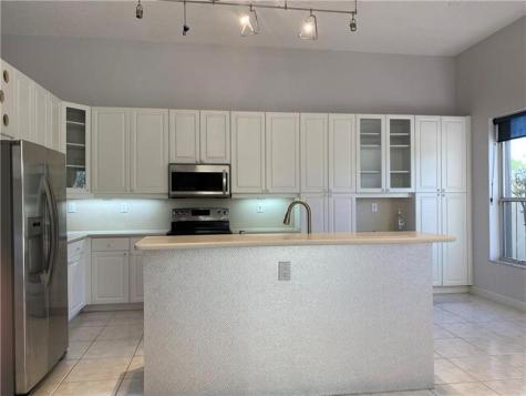 1940 Sweetbay Way Hollywood FL 33019