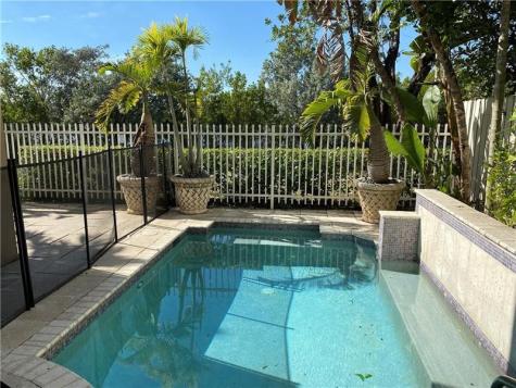1940 Sweetbay Way Hollywood FL 33019