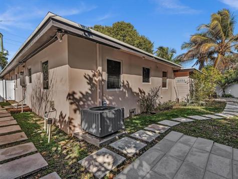 2016 NE 14th Court Fort Lauderdale FL 33304