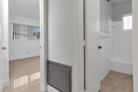 1049 NW 30th Court Wilton Manors FL 33311