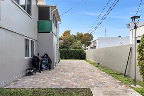 1049 NW 30th Court Wilton Manors FL 33311