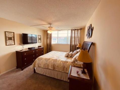 9420 S Hollybrook Lake Drive Pembroke Pines FL 33025