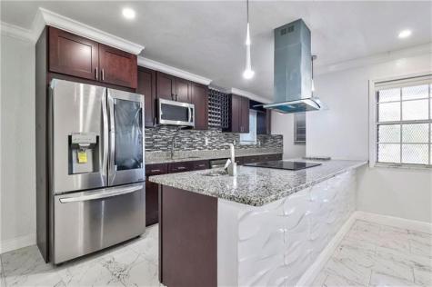 1389 W 33 Riviera Beach FL 33404