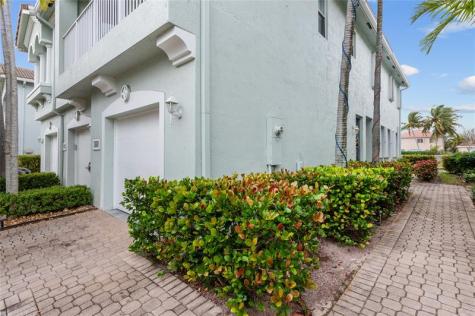 3067 Laurel Ridge Circle Riviera Beach FL 33404