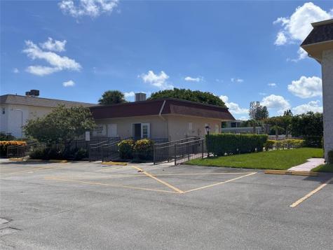 212 Oxford 400 West Palm Beach FL 33417
