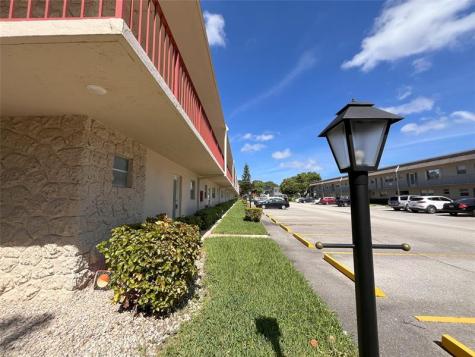 212 Oxford 400 West Palm Beach FL 33417
