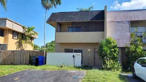 609 SW 79th Terrace North Lauderdale FL 33068
