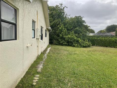 6269 Woodbury Road Boca Raton FL 33433