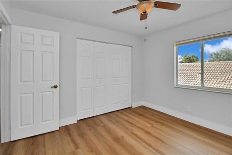 5240 NW 112th Way Coral Springs FL 33076
