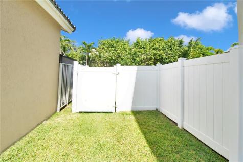 5240 NW 112th Way Coral Springs FL 33076