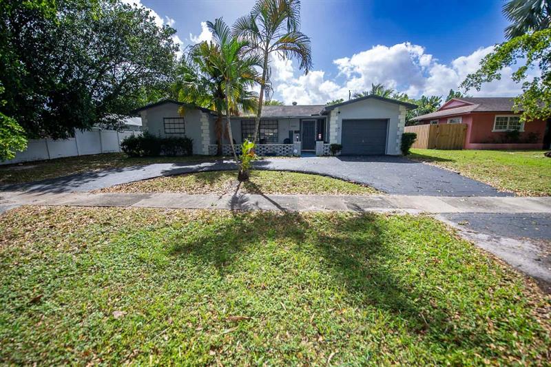 5320 Taylor Street Hollywood FL 33021