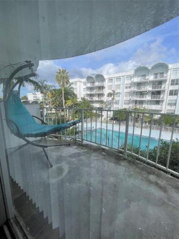 492 NW 165th Street Road Miami FL 33169