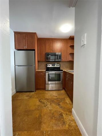 492 NW 165th Street Road Miami FL 33169
