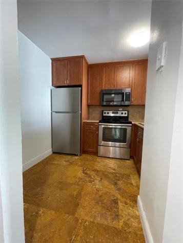 492 NW 165th Street Road Miami FL 33169