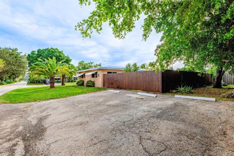 2581 NE 11th Court Pompano Beach FL 33062