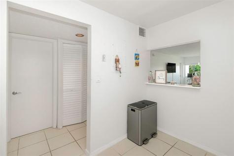 100 Lakeview Drive Weston FL 33326