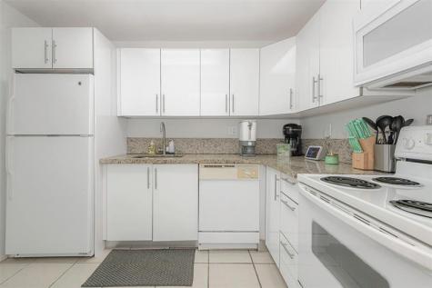100 Lakeview Drive Weston FL 33326