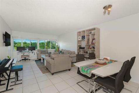 100 Lakeview Drive Weston FL 33326