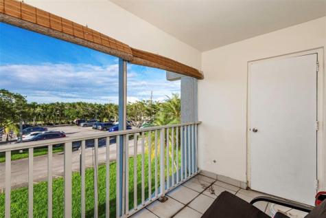 100 Lakeview Drive Weston FL 33326