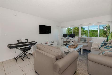 100 Lakeview Drive Weston FL 33326