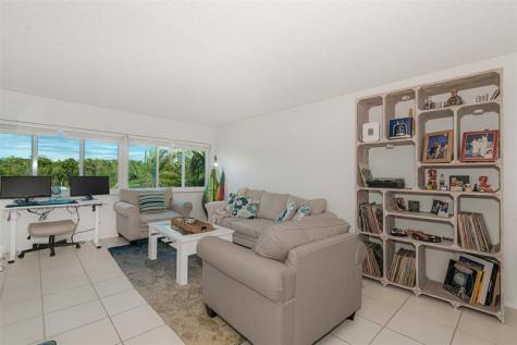 100 Lakeview Drive Weston FL 33326