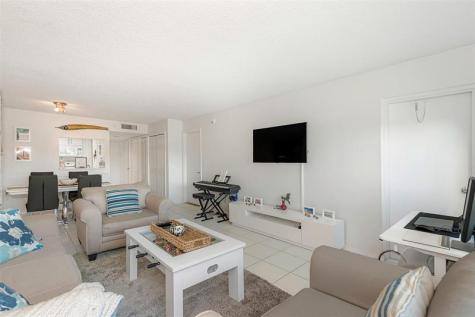 100 Lakeview Drive Weston FL 33326