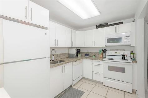 100 Lakeview Drive Weston FL 33326