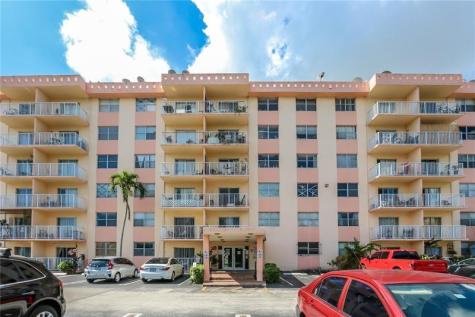 16465 NE 22nd Avenue North Miami Beach FL 33160