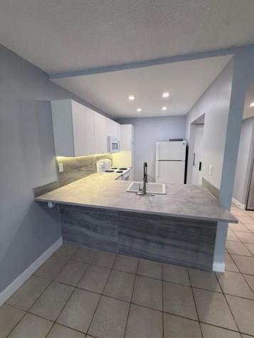 16465 NE 22nd Avenue North Miami Beach FL 33160