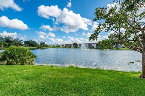 9500 N Hollybrook Lake Drive Pembroke Pines FL 33025