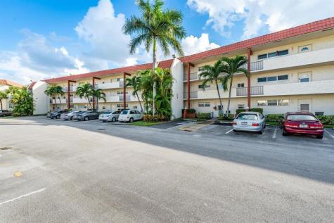 9500 N Hollybrook Lake Drive Pembroke Pines FL 33025