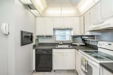 9500 N Hollybrook Lake Drive Pembroke Pines FL 33025