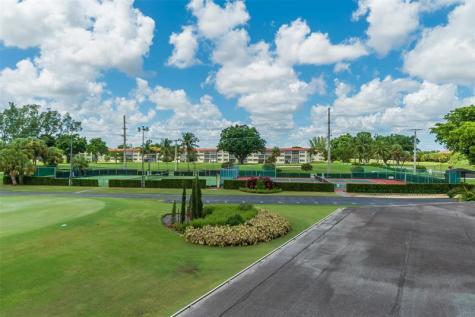 9500 N Hollybrook Lake Drive Pembroke Pines FL 33025
