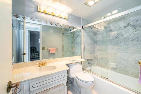9500 N Hollybrook Lake Drive Pembroke Pines FL 33025