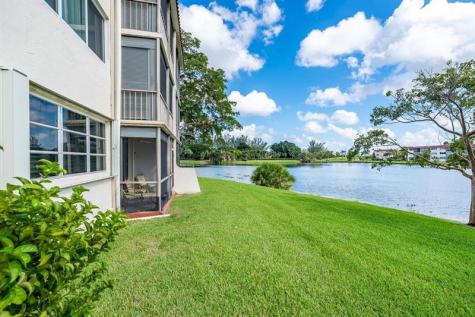 9500 N Hollybrook Lake Drive Pembroke Pines FL 33025