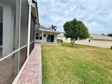 16796 NW 8th Street Pembroke Pines FL 33028