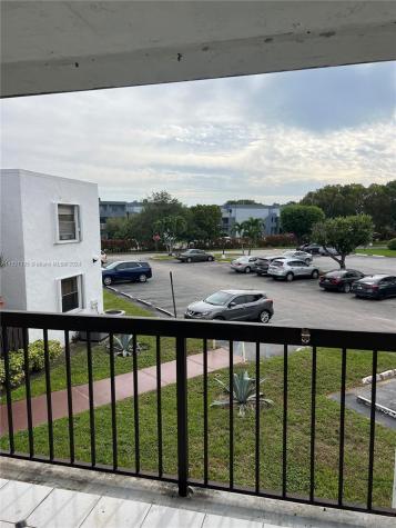 9419 Fontainebleau Boulevard Miami FL 33172