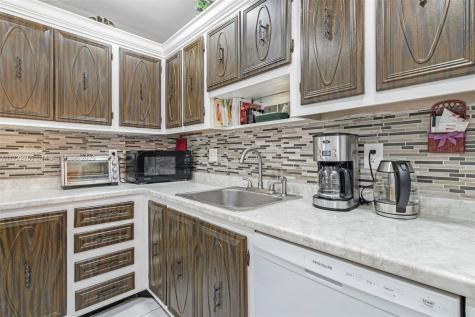 4000 NW 44th Avenue Lauderdale Lakes FL 33319