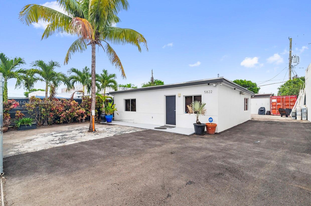 5822 Dewey Street Hollywood FL 33023