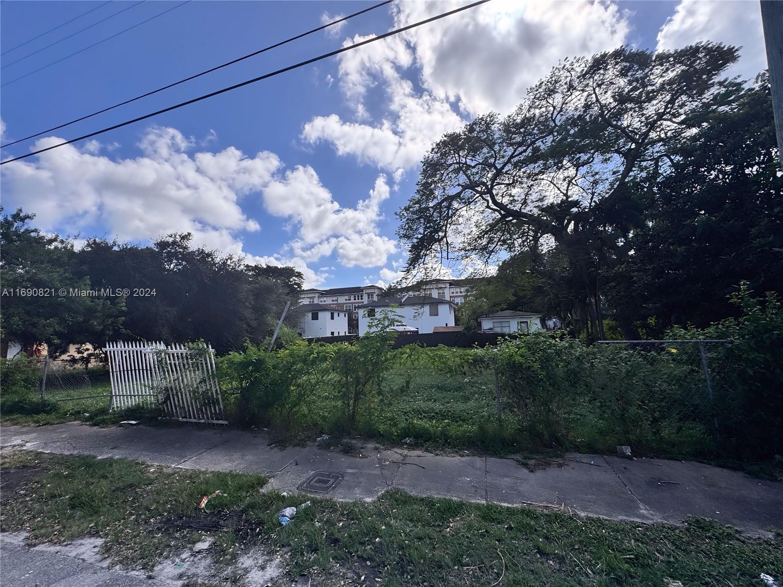 2771 NW 44th Street Miami FL 33142