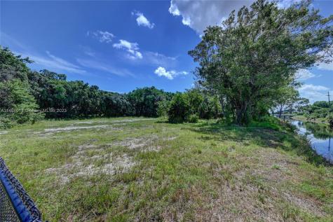 5484 Woodland Drive Delray Beach FL 33484