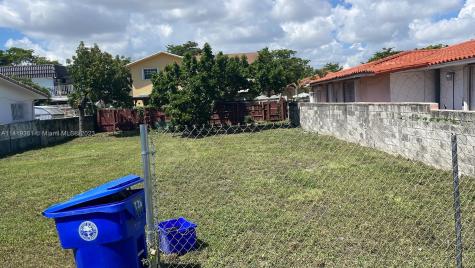 736 NW 22nd Place Miami FL 33125