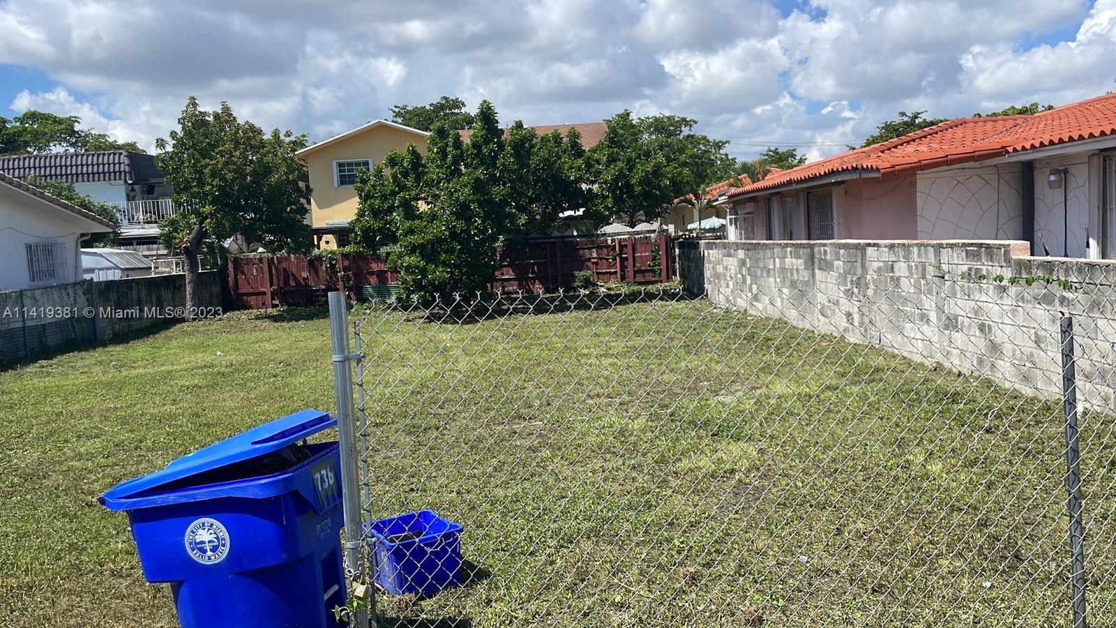 736 NW 22nd Place Miami FL 33125