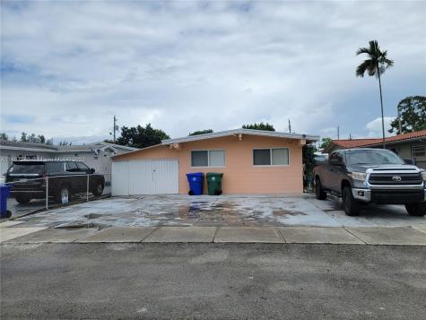 5227 NW 4th Street Miami FL 33126