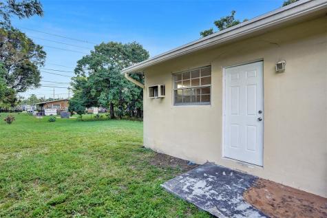 810 NW 40th Street Oakland Park FL 33309
