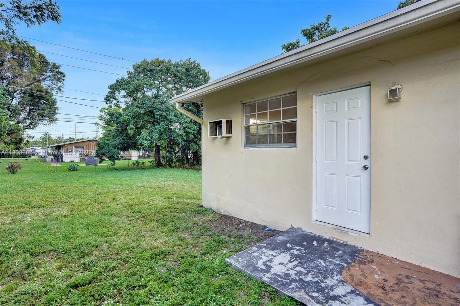 810 NW 40th Street Oakland Park FL 33309