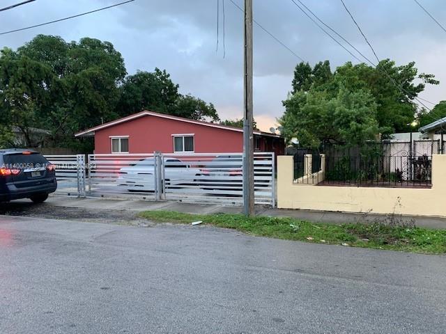 3033 NW 10th Avenue Miami FL 33127