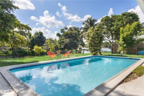 7304 SW 9th Court Plantation FL 33317