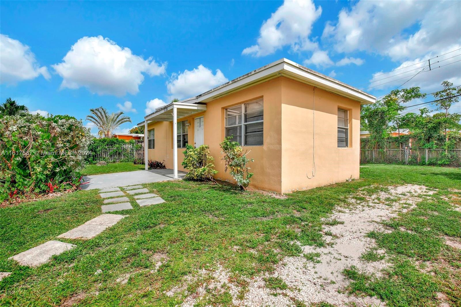 5620 SW 40th Court West Park FL 33023